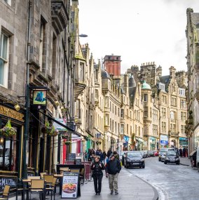 old-town-edinburgh-scotland